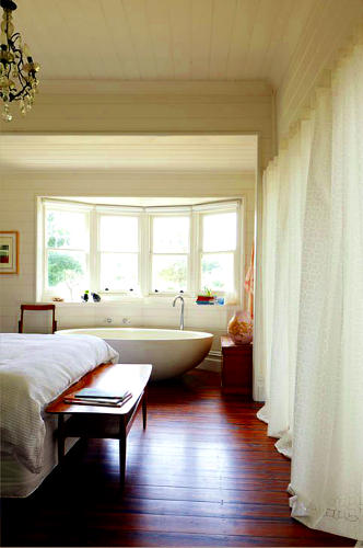 InspiraÃ§Ã£o de uma banheira num quarto moderno