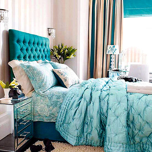 Lateral da cama, quarto em tons de azul remodelado
