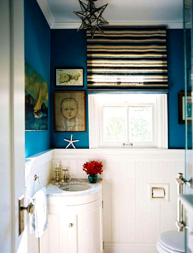 Canto da casa de banho azul