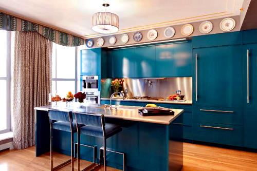 Cozinha em ilha em tons de azul