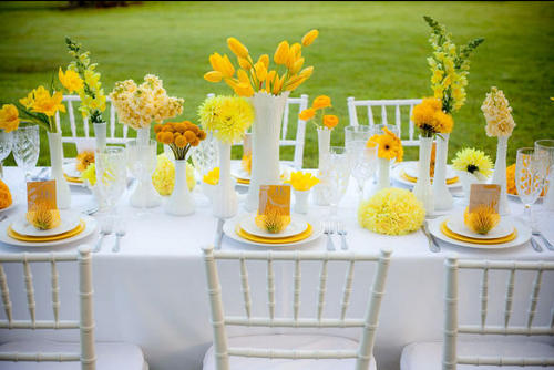 Decoração da mesa em tons de amarelo