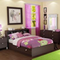 DecoraÃ§Ã£o de quarto com mobÃ­lia castanha