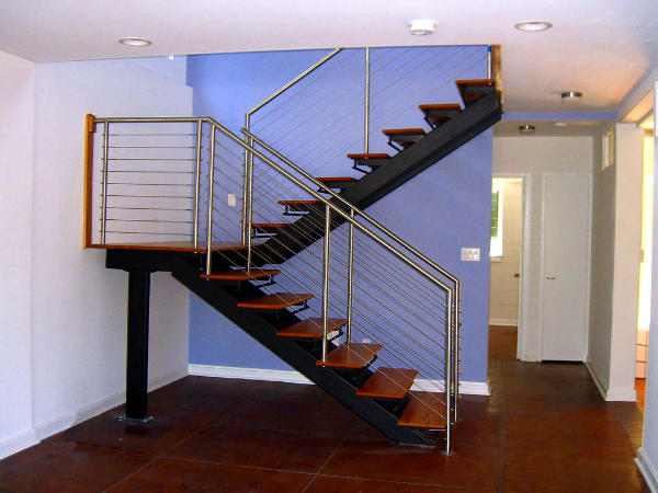 Escada reta com dois vãos de escada
