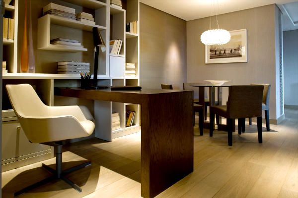 Sala contemporÃ¢nea em apartamento pequeno