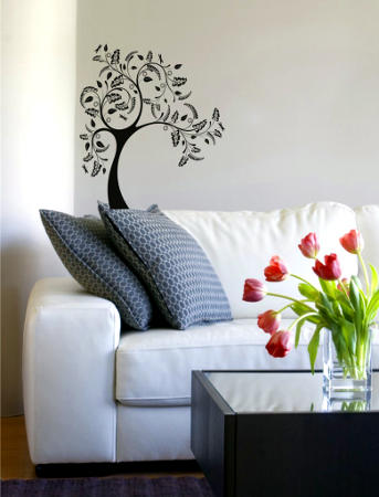 Adesivo decorativo com Ã¡rvore preto estampada na parede da sala